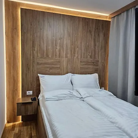 Corner * ياهورينا